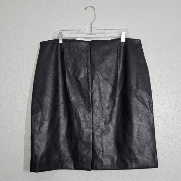 NWT J.Crew Black Faux Leather Pencil Skirt - Picture 3 of 3